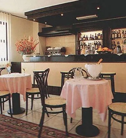 赫特兰德酒店 4* 夸尔图-圣埃莱娜